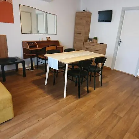 Forrest Apartment *